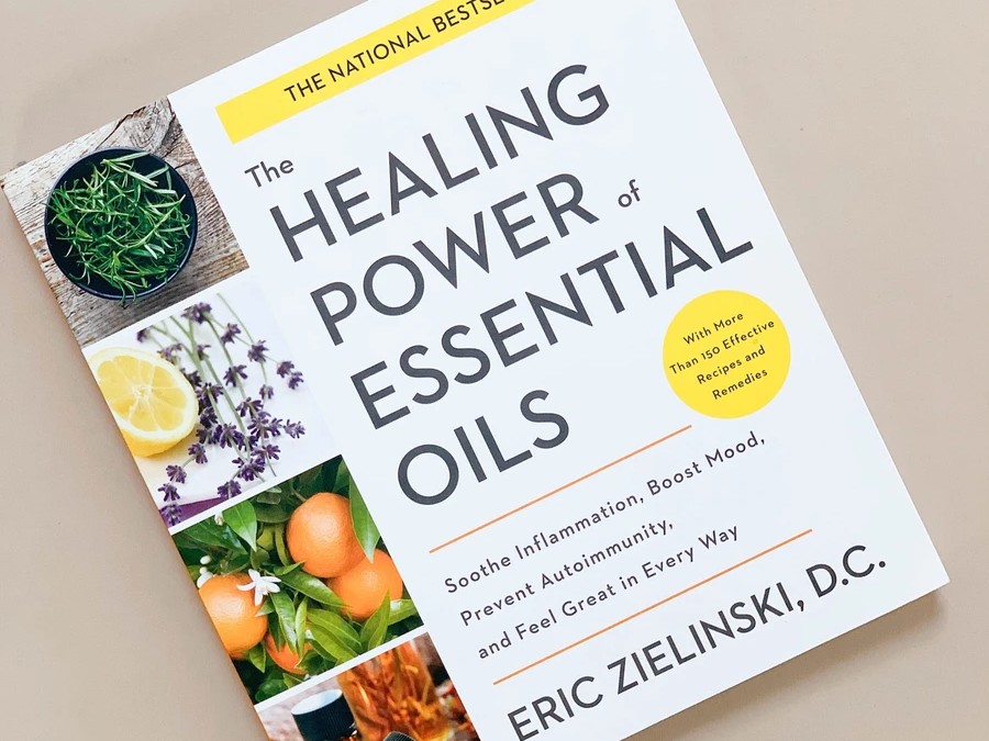 The Healing Power of Essential Oils by Eric Zielinski, DC: 9781524761363 |  : Books